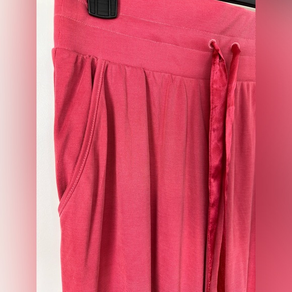 Victoria’s Secret lounge / sleep set - Picture 5 of 6